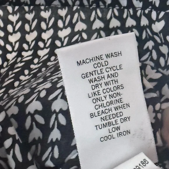 Banana Republic Monochrome Leaf Print Top - Picture 5 of 6